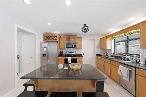 House in Temple Terrace, Florida 4 bedrooms, 228.63 sq.m. № 2220558 - photo 17