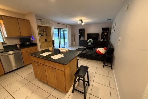 House in Temple Terrace, Florida 4 bedrooms, 228.63 sq.m. № 2220558 - photo 13