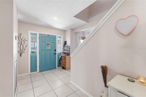 House in Temple Terrace, Florida 4 bedrooms, 228.63 sq.m. № 2220558 - photo 11