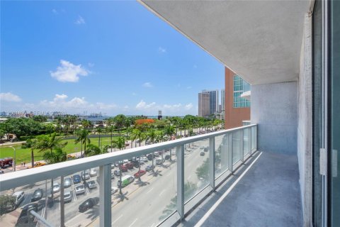 Condo in Miami, Florida, 2 bedrooms  № 2065891 - photo 19