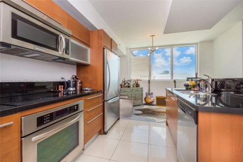Condo in Miami, Florida, 2 bedrooms  № 2065891 - photo 5