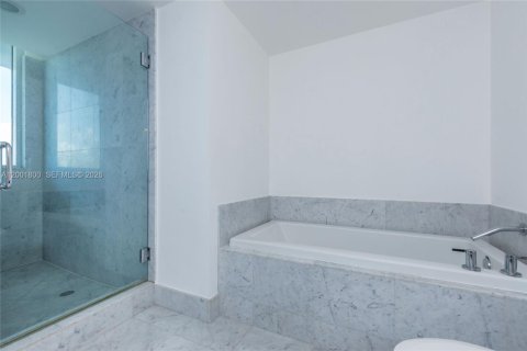 Condo in Miami, Florida, 2 bedrooms  № 2065891 - photo 14