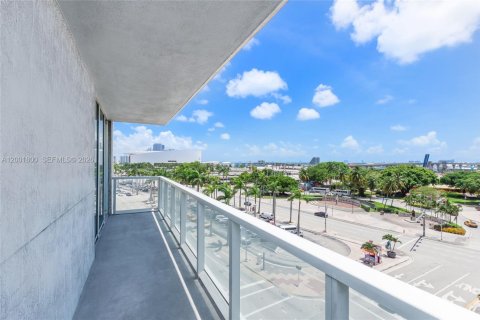 Condo in Miami, Florida, 2 bedrooms  № 2065891 - photo 20