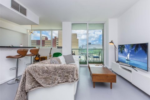Condo in Miami, Florida, 2 bedrooms  № 2065891 - photo 2