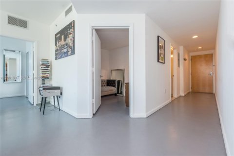 Condo in Miami, Florida, 2 bedrooms  № 2065891 - photo 8