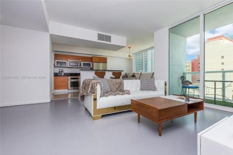 Condo in Miami, Florida, 2 bedrooms  № 2065891 - photo 4