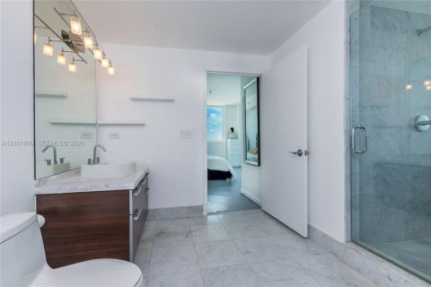 Condo in Miami, Florida, 2 bedrooms  № 2065891 - photo 15
