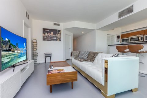 Condo in Miami, Florida, 2 bedrooms  № 2065891 - photo 3