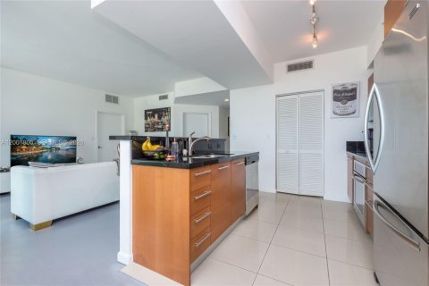 Condo in Miami, Florida, 2 bedrooms  № 2065891 - photo 7