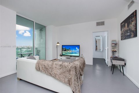 Condo in Miami, Florida, 2 bedrooms  № 2065891 - photo 10