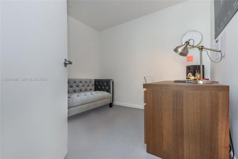 Condo in Miami, Florida, 2 bedrooms  № 2065891 - photo 9