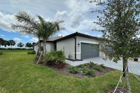 Villa ou maison à louer à Bradenton, Floride: 2 chambres, 131.64 m2 № 1851307 - photo 1