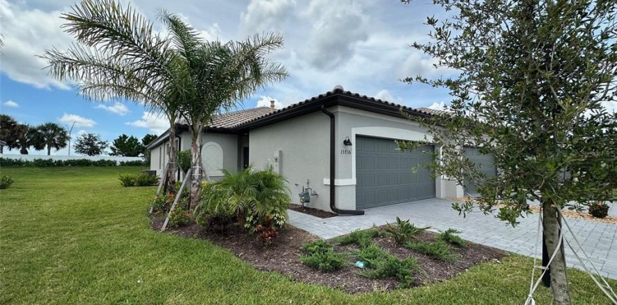 House in Bradenton, Florida 2 bedrooms, 131.64 sq.m. № 1851307
