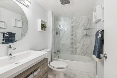 Copropriété à vendre à Aventura, Floride: 2 chambres, 112.69 m2 № 1715677 - photo 11