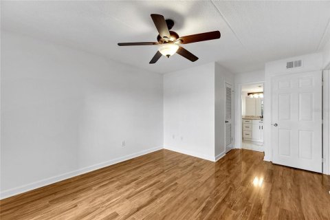 Condo in Tampa, Florida, 1 bedroom  № 1909412 - photo 19