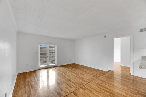 Condo in Tampa, Florida, 1 bedroom  № 1909412 - photo 15