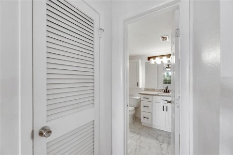 Condo in Tampa, Florida, 1 bedroom  № 1909412 - photo 22