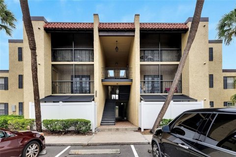 Condo in Tampa, Florida, 1 bedroom  № 1909412 - photo 1