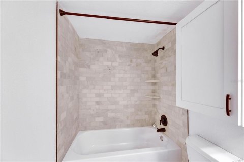 Condominio en alquiler en Tampa, Florida, 1 dormitorio, 72.09 m2 № 1909412 - foto 25