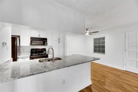 Condo in Tampa, Florida, 1 bedroom  № 1909412 - photo 9