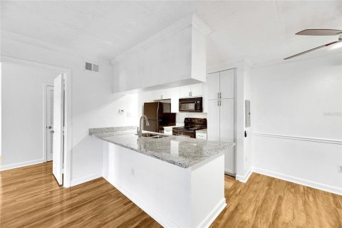 Condominio en alquiler en Tampa, Florida, 1 dormitorio, 72.09 m2 № 1909412 - foto 3