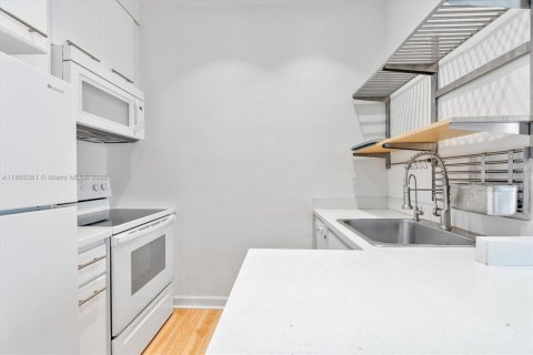 Copropriété à vendre à Miami Beach, Floride: 1 chambre, 41.81 m2 № 1897822 - photo 8
