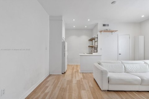 Copropriété à vendre à Miami Beach, Floride: 1 chambre, 41.81 m2 № 1897822 - photo 6