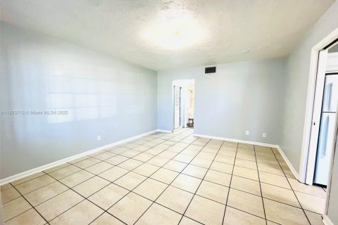Copropriété à louer à Hallandale Beach, Floride: 1 chambre, 58.99 m2 № 1945596 - photo 4