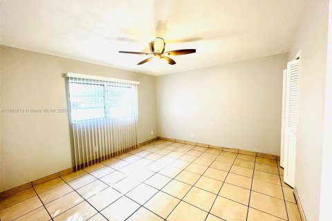 Copropriété à louer à Hallandale Beach, Floride: 1 chambre, 58.99 m2 № 1945596 - photo 14