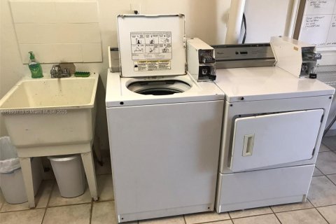 Copropriété à louer à Hallandale Beach, Floride: 1 chambre, 58.99 m2 № 1945596 - photo 21