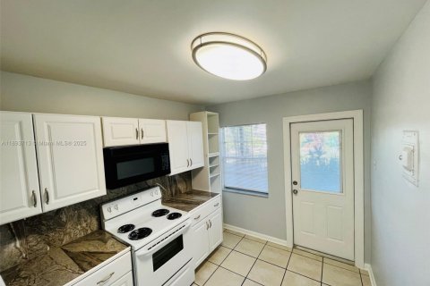 Copropriété à louer à Hallandale Beach, Floride: 1 chambre, 58.99 m2 № 1945596 - photo 8