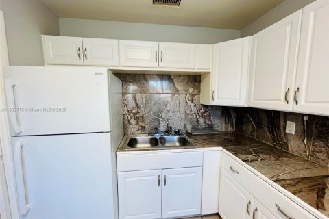 Copropriété à louer à Hallandale Beach, Floride: 1 chambre, 58.99 m2 № 1945596 - photo 11