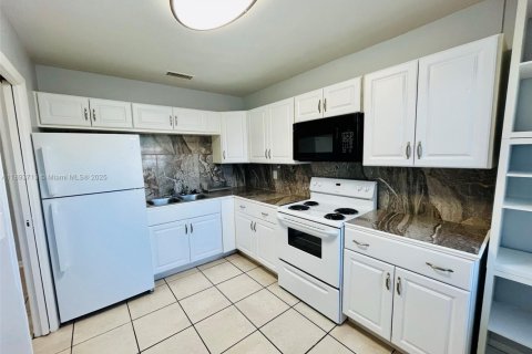 Copropriété à louer à Hallandale Beach, Floride: 1 chambre, 58.99 m2 № 1945596 - photo 9