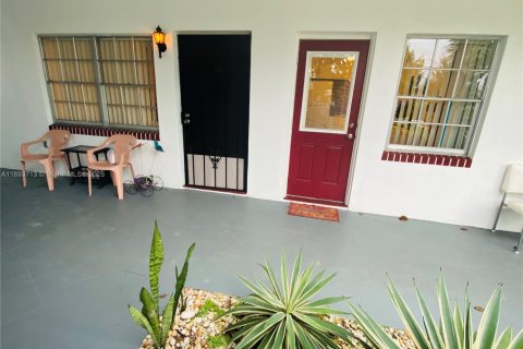 Copropriété à louer à Hallandale Beach, Floride: 1 chambre, 58.99 m2 № 1945596 - photo 3