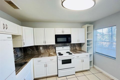 Copropriété à louer à Hallandale Beach, Floride: 1 chambre, 58.99 m2 № 1945596 - photo 7