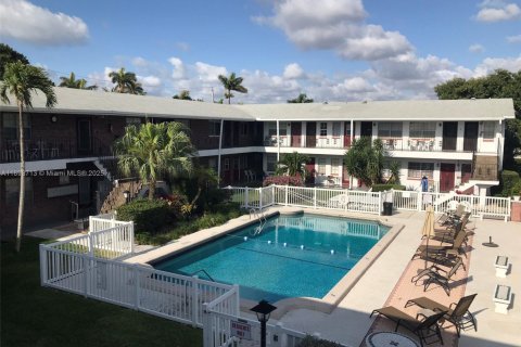 Copropriété à louer à Hallandale Beach, Floride: 1 chambre, 58.99 m2 № 1945596 - photo 1