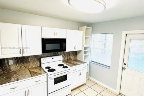 Copropriété à louer à Hallandale Beach, Floride: 1 chambre, 58.99 m2 № 1945596 - photo 13