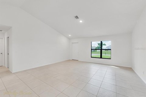 House in Cape Coral, Florida 4 bedrooms, 173.36 sq.m. № 2329406 - photo 5