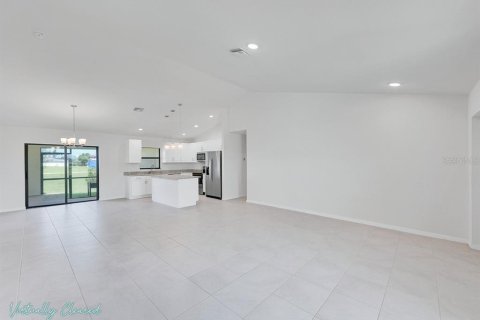 House in Cape Coral, Florida 4 bedrooms, 173.36 sq.m. № 2329406 - photo 4