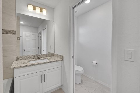 House in Cape Coral, Florida 4 bedrooms, 173.36 sq.m. № 2329406 - photo 20