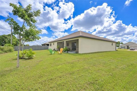 House in Cape Coral, Florida 4 bedrooms, 173.36 sq.m. № 2329406 - photo 25