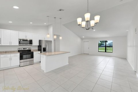House in Cape Coral, Florida 4 bedrooms, 173.36 sq.m. № 2329406 - photo 8