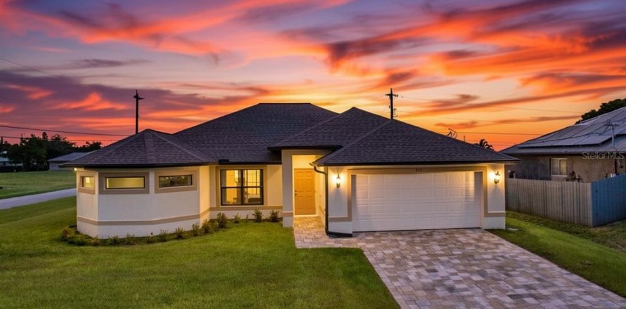 House in Cape Coral, Florida 4 bedrooms, 173.36 sq.m. № 2329406