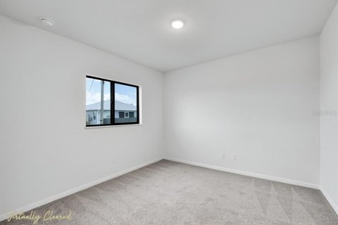 House in Cape Coral, Florida 4 bedrooms, 173.36 sq.m. № 2329406 - photo 17