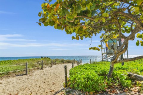 Condo in Deerfield Beach, Florida, 3 bedrooms  № 1092689 - photo 1