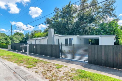 Villa ou maison à vendre à Miami, Floride: 3 chambres, 98.48 m2 № 2059980 - photo 3