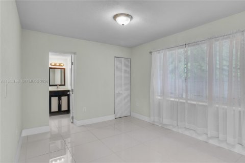 Villa ou maison à vendre à Miami, Floride: 3 chambres, 98.48 m2 № 2059980 - photo 22