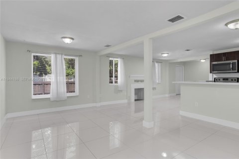 Villa ou maison à vendre à Miami, Floride: 3 chambres, 98.48 m2 № 2059980 - photo 16