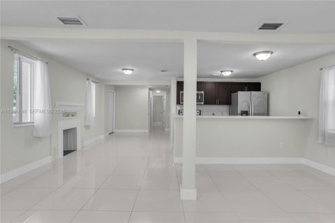 Villa ou maison à vendre à Miami, Floride: 3 chambres, 98.48 m2 № 2059980 - photo 17