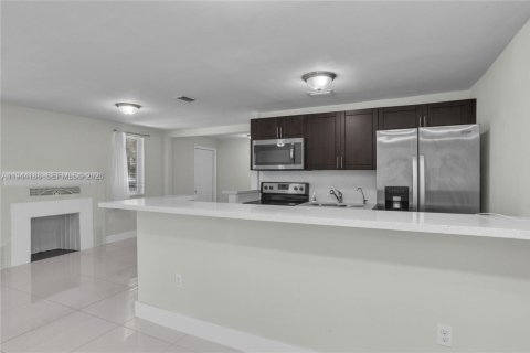 Villa ou maison à vendre à Miami, Floride: 3 chambres, 98.48 m2 № 2059980 - photo 13